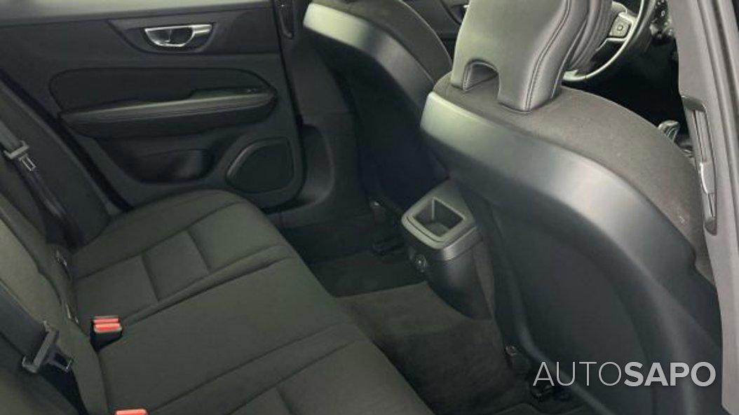 Volvo V60 2.0 B4 Momentum Core de 2021
