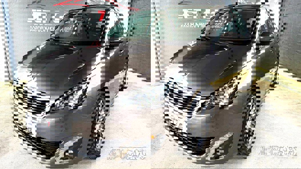 Peugeot 308 1.2 PureTech Allure Faróis Full LED de 2015