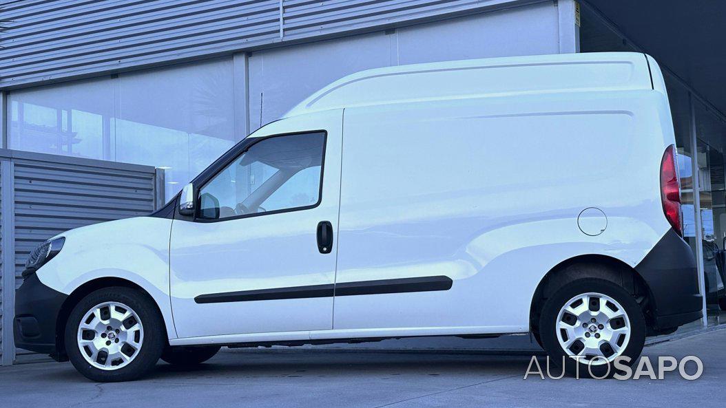 Fiat Doblo 1.6 MJ XL Easy 3L com 2JG de 2022
