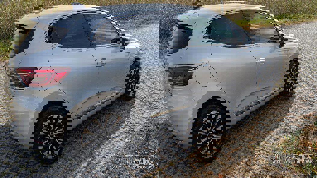 Renault Clio 1.6 E-Tech Intens de 2023