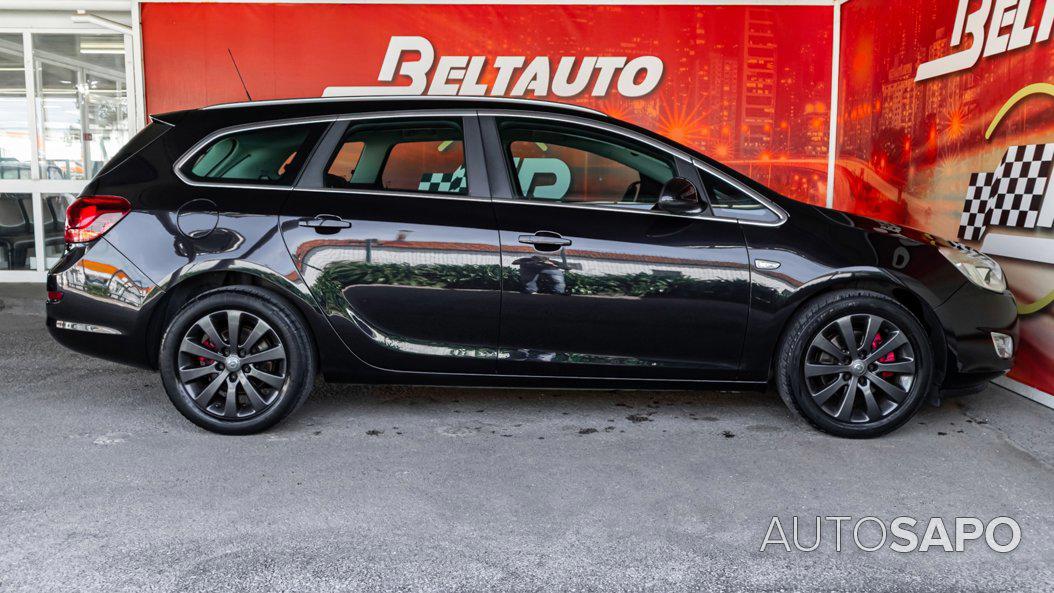 Opel Astra J Sports Tourer de 2011