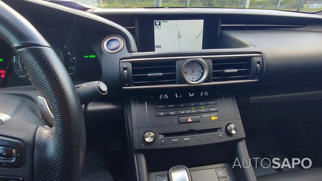 Lexus RC 300h F Sport + de 2017