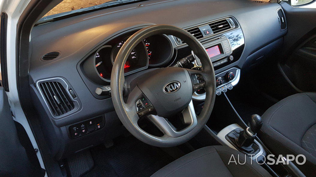 Kia Rio 1.1 CRDi EX de 2015
