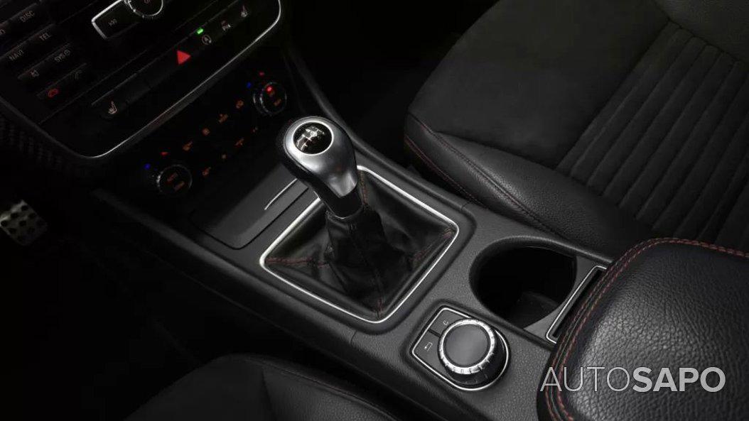 Mercedes-Benz Classe A 180 d AMG Line de 2015