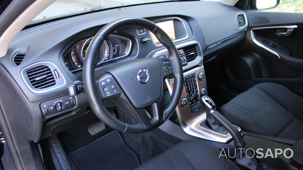 Volvo V40 Cross Country 2.0 D2 Momentum Geartronic de 2018