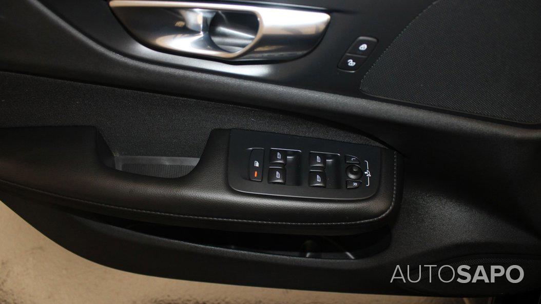 Volvo V60 2.0 B4 Momentum Core Geartronic de 2021