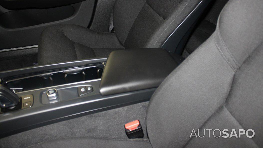 Volvo V60 2.0 B4 Momentum Core Geartronic de 2021