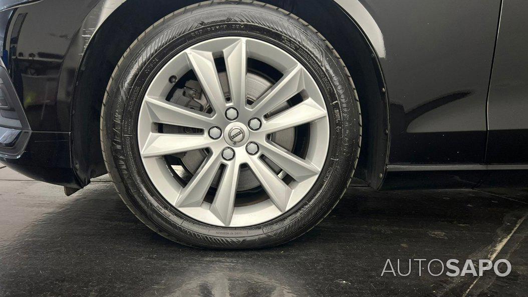Volvo V60 2.0 B4 Momentum Core Geartronic de 2021