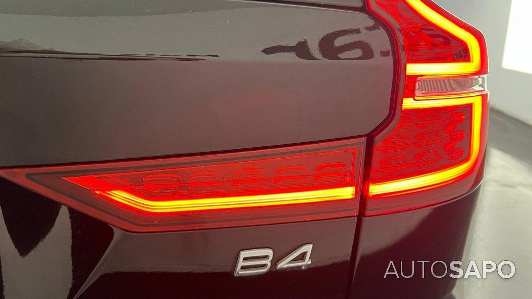 Volvo V60 2.0 B4 Momentum Core Geartronic de 2021