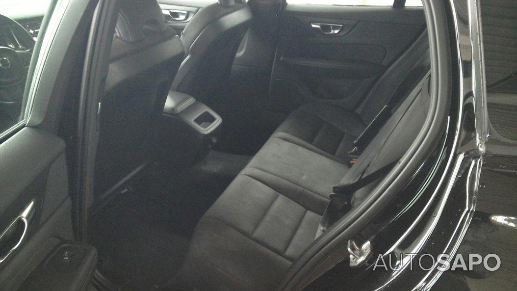 Volvo V60 2.0 B4 Momentum Core Geartronic de 2021