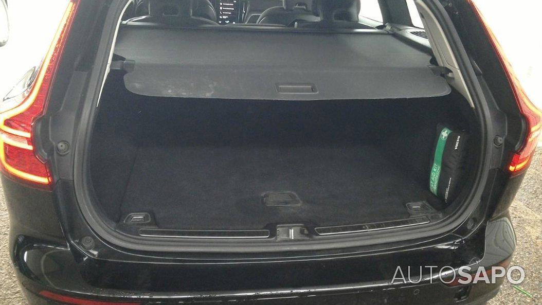 Volvo V60 2.0 B4 Momentum Core Geartronic de 2021