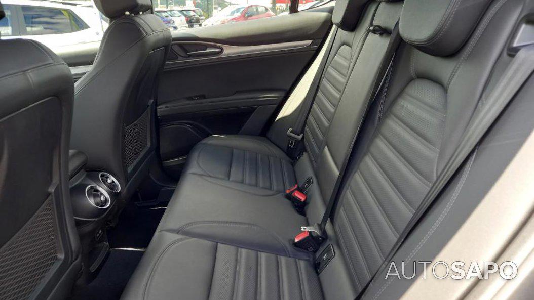 Alfa Romeo Stelvio 2.0 T Sprint Q4 AT8 de 2025