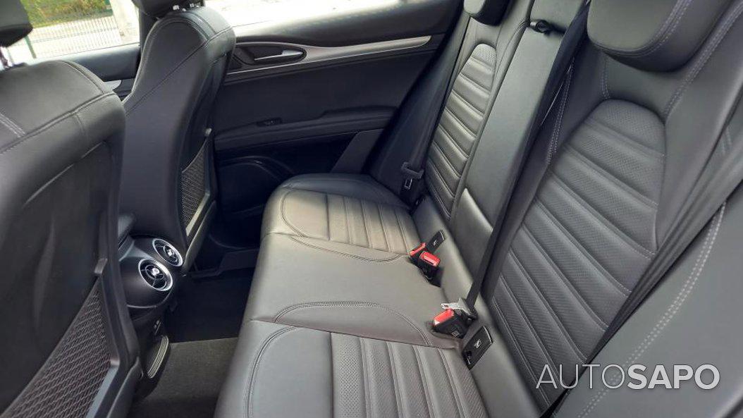 Alfa Romeo Stelvio 2.0 T Sprint Q4 AT8 de 2025