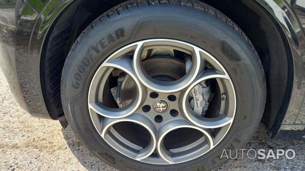 Alfa Romeo Stelvio 2.0 T Sprint Q4 AT8 de 2025