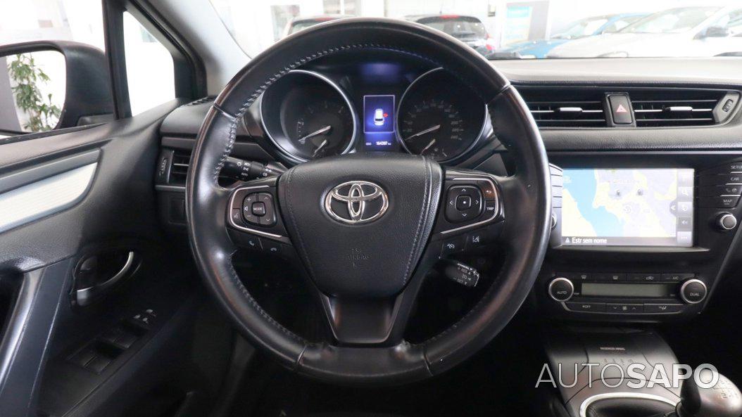 Toyota Avensis de 2016