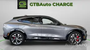 Ford Mustang Mach-E AWD de 2021