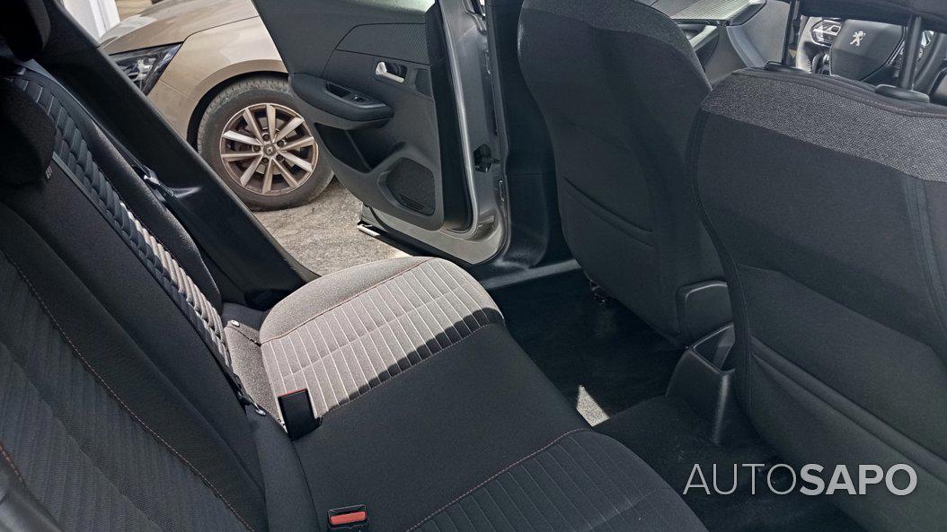 Peugeot 2008 1.2 PureTech Active EAT8 de 2021
