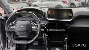 Peugeot 2008 1.2 PureTech Active EAT8 de 2021