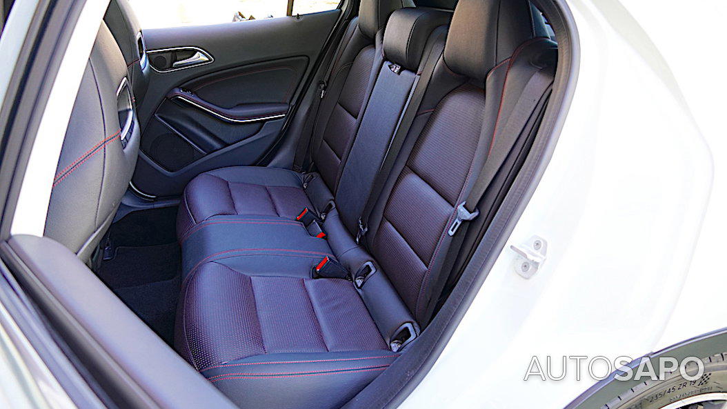 Mercedes-Benz Classe GLA 45 AMG 4-Matic de 2015