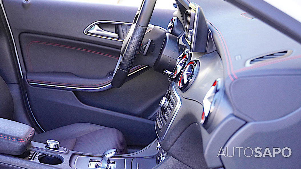 Mercedes-Benz Classe GLA 45 AMG 4-Matic de 2015