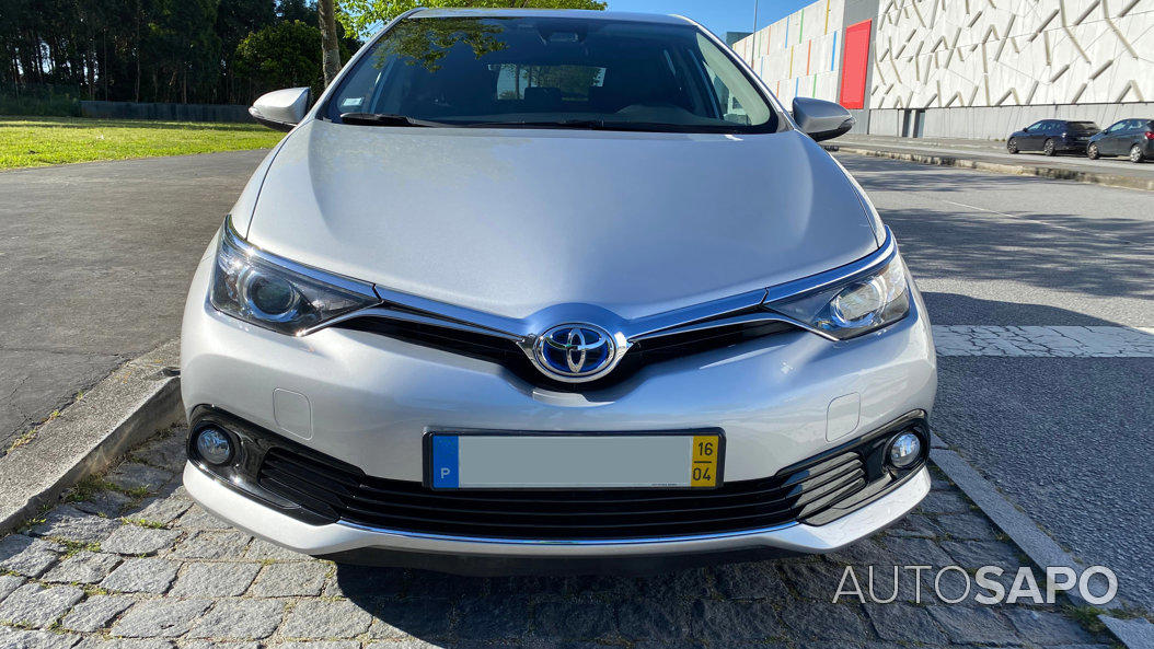 Toyota Auris 1.8 HSD Comfort+P.Sport de 2016