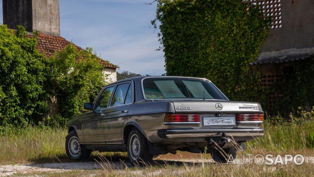 Mercedes-Benz 300 de 1989