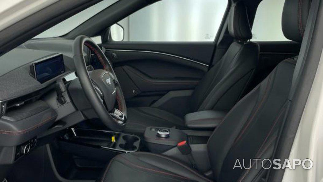 Ford Mustang Mach-E AWD de 2024