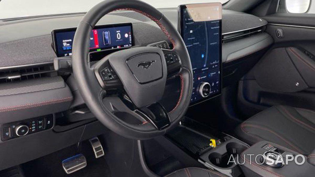 Ford Mustang Mach-E AWD de 2024