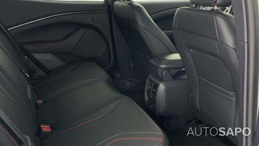 Ford Mustang Mach-E AWD de 2024