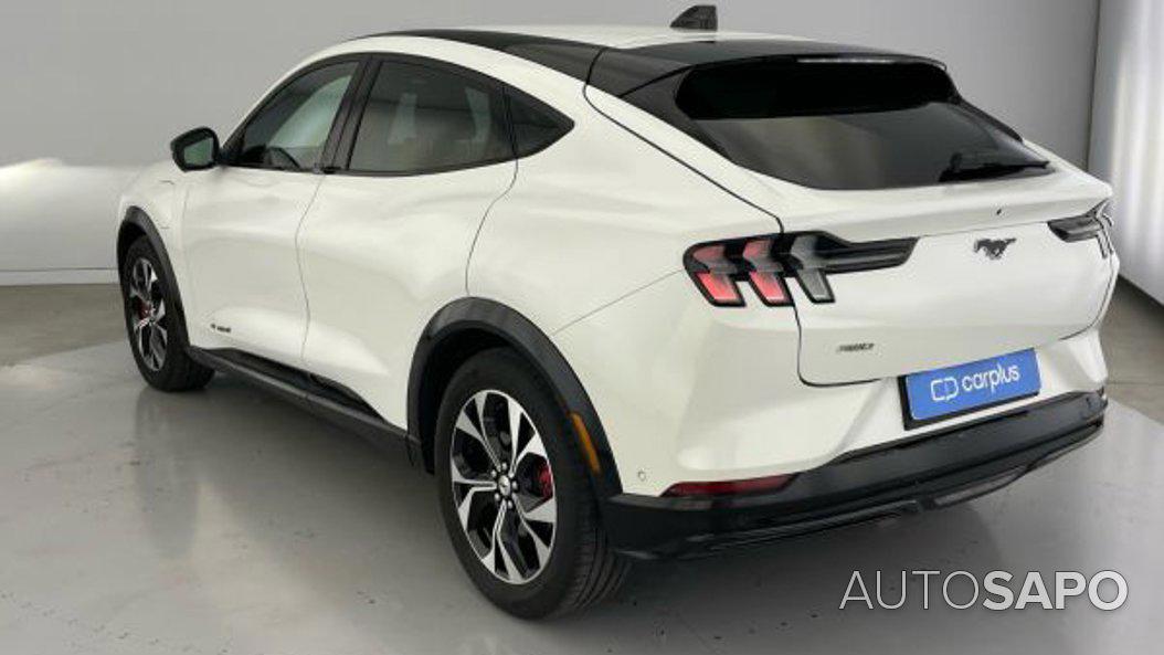 Ford Mustang Mach-E AWD de 2024