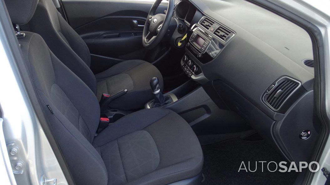Kia Rio 1.1 CRDi LX ISG de 2016