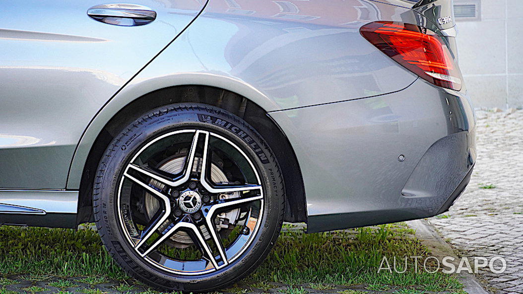 Mercedes-Benz Classe C 300 de AMG Line de 2020