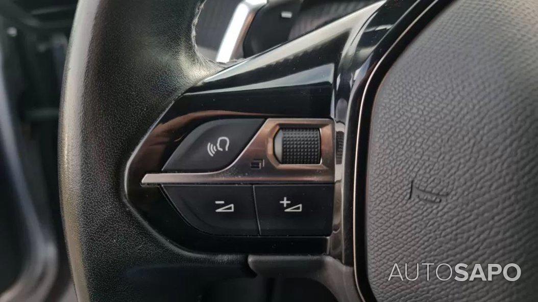 Peugeot 2008 1.5 BlueHDi Allure EAT8 de 2020