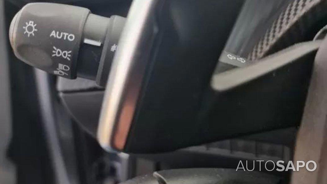 Peugeot 2008 1.5 BlueHDi Allure EAT8 de 2020