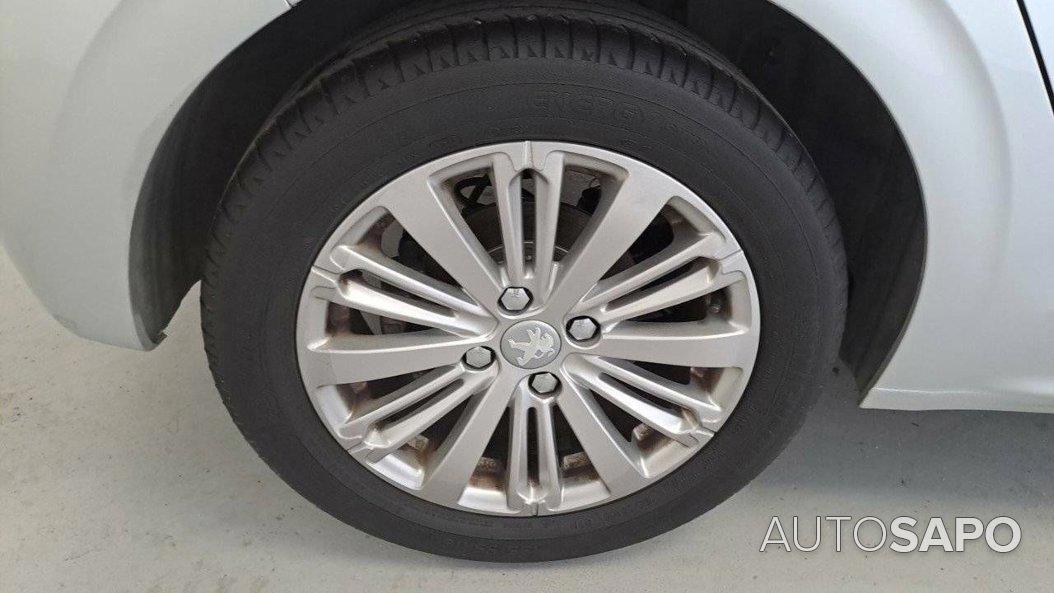 Peugeot 208 1.2 PureTech Life Signature de 2018