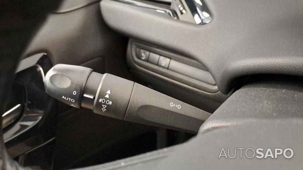 Peugeot 208 1.2 PureTech Life Signature de 2018