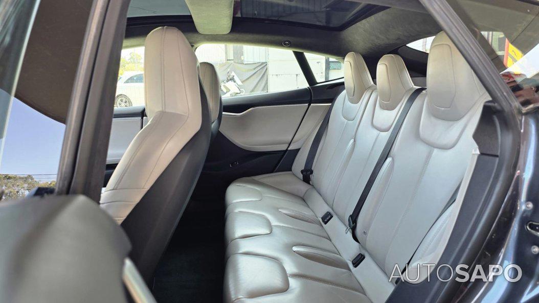 Tesla Model S 85D de 2016