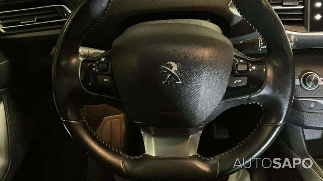 Peugeot 308 1.2 PureTech Allure EAT6 de 2015