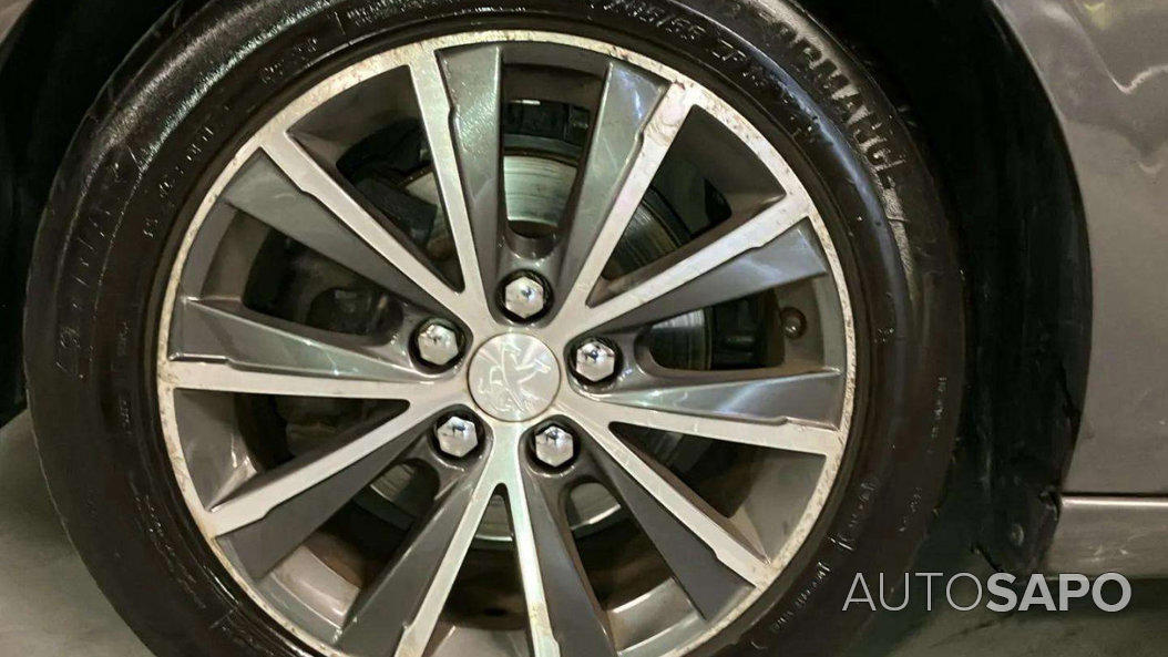 Peugeot 308 1.2 PureTech Allure EAT6 de 2015