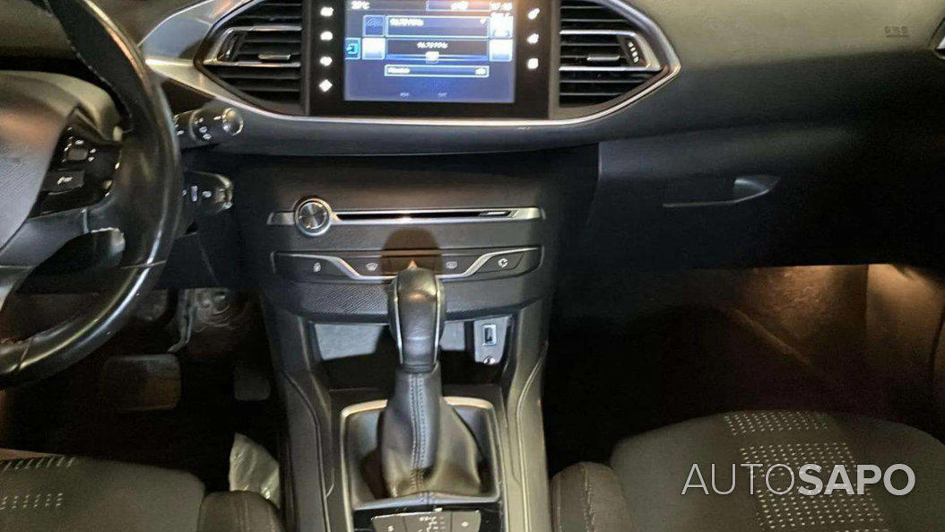 Peugeot 308 1.2 PureTech Allure EAT6 de 2015