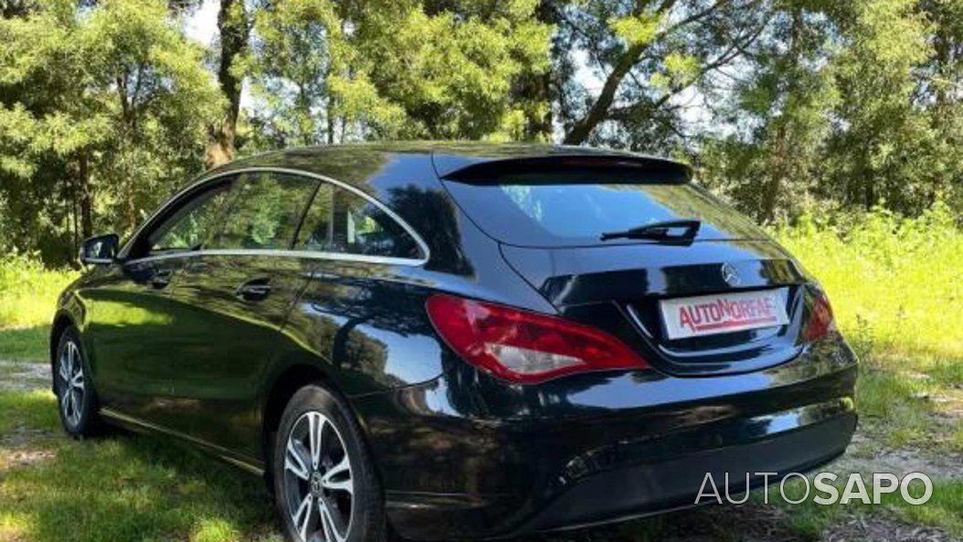 Mercedes-Benz Classe CLA 180d Shooting Brake Caixa Auto de 2017