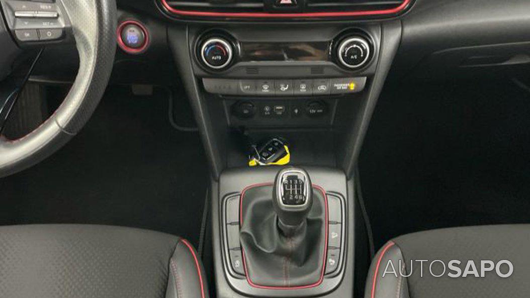 Hyundai Kauai 1.0 T-GDi Premium Pele/Tecido Vermelho de 2019