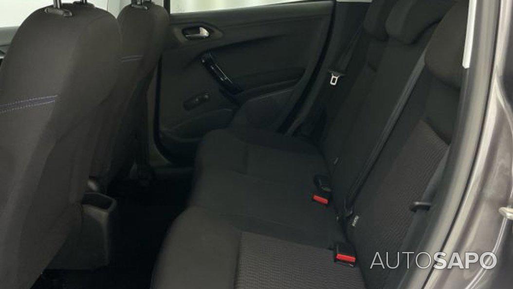 Peugeot 208 1.2 PureTech Life Signature de 2019
