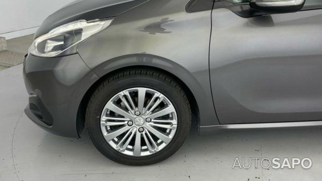 Peugeot 208 1.2 PureTech Life Signature de 2019