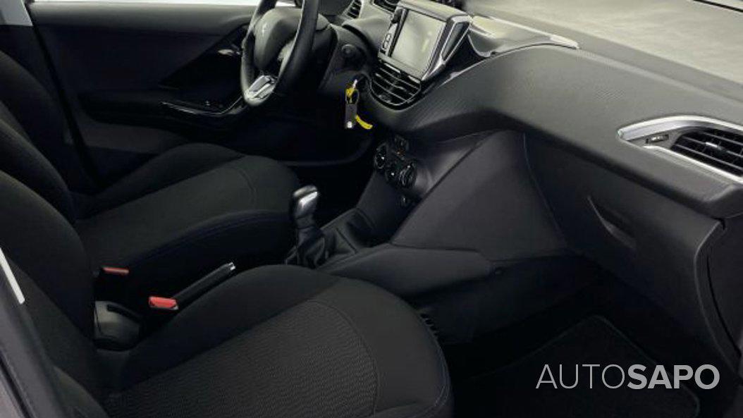 Peugeot 208 1.2 PureTech Life Signature de 2019