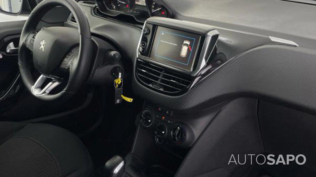 Peugeot 208 1.2 PureTech Life Signature de 2019