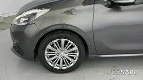 Peugeot 208 1.2 PureTech Life Signature de 2019