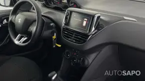 Peugeot 208 1.2 PureTech Life Signature de 2019