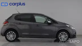 Peugeot 208 1.2 PureTech Life Signature de 2019