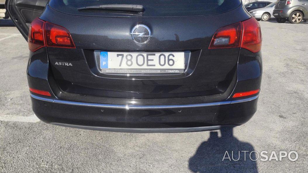 Opel Astra J Sports Tourer de 2013